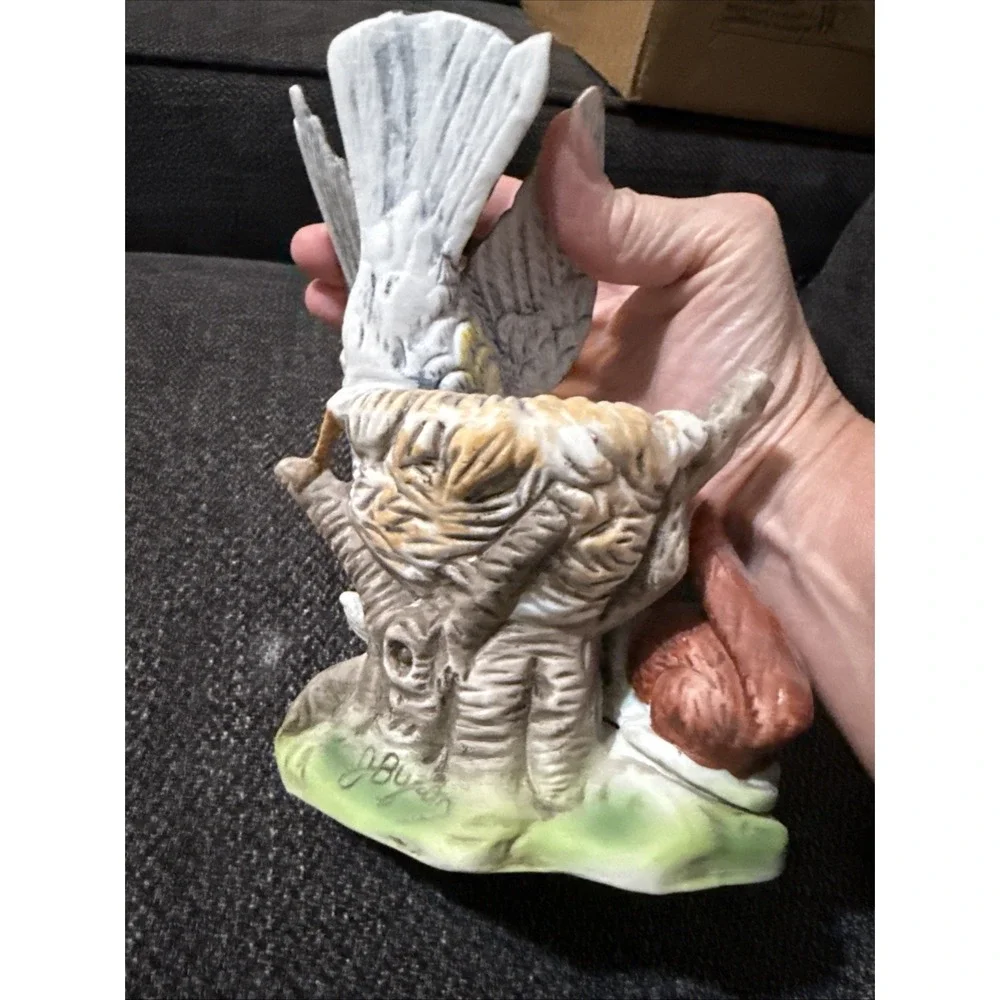 Vintage Bird Guarding Egg Nest From Squirrel Animals Figurine 8